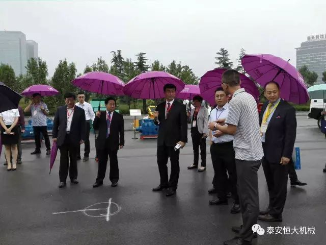 泰安恒大機械有限公司應(yīng)邀參加泰安市經(jīng)濟社會發(fā)展成果展 泰安恒大機械有限公司應(yīng)邀參加泰安市經(jīng)濟社會發(fā)展成果展