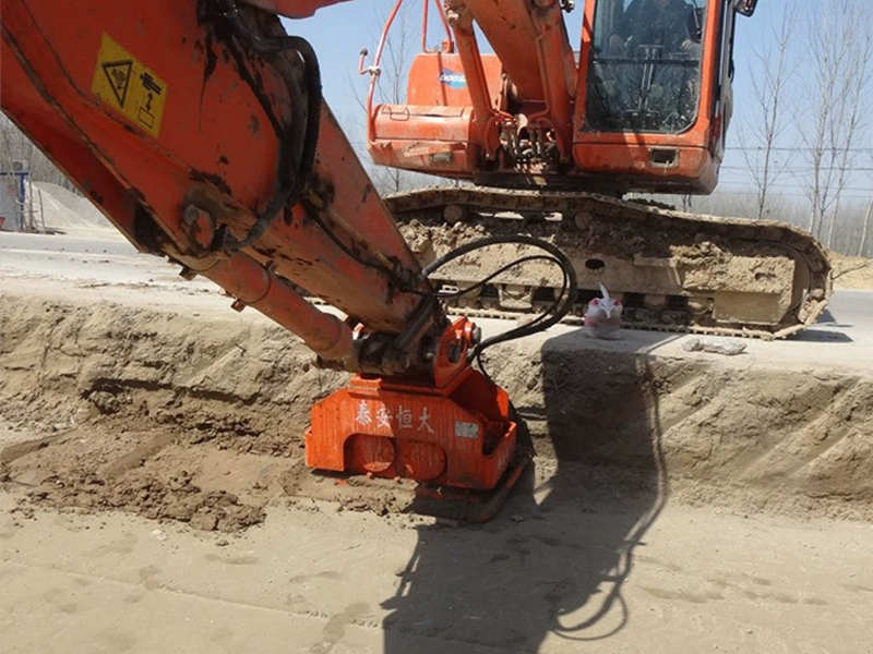 挖掘機(jī)振動(dòng)夯實(shí)機(jī) 挖掘機(jī)振動(dòng)夯實(shí)機(jī)