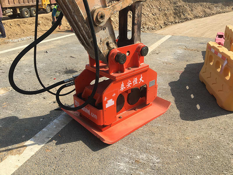 挖掘機振動夯實機 挖掘機振動夯實機