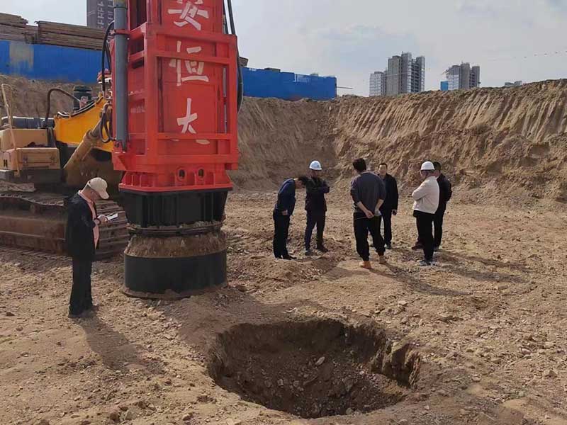 高速液壓夯實(shí)機(jī)HC150助力江蘇南京萬(wàn)科城樓盤房建地基基礎(chǔ)夯實(shí)處理 高速液壓夯實(shí)機(jī)HC150助力江蘇南京萬(wàn)科城樓盤房建地基基礎(chǔ)夯實(shí)處理